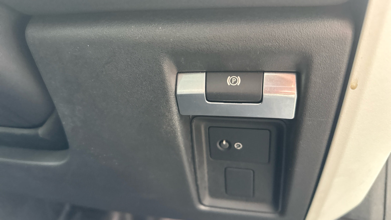 Land Rover Defender 2.0 D200 SE 110 5dr Auto Diesel Estate